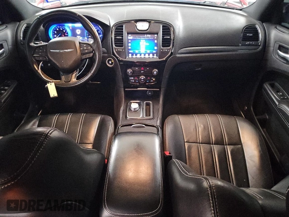 2015 Chrysler 300 S z VIN 2C3CCAGG7FH882998, wystawiony jako Copart lot #54315585 z przebiegiem 110 994 mil mil oraz Tytuł czysty. Historia ofert i sprzedaży dostępna na DreamBid. Obrazek 8.