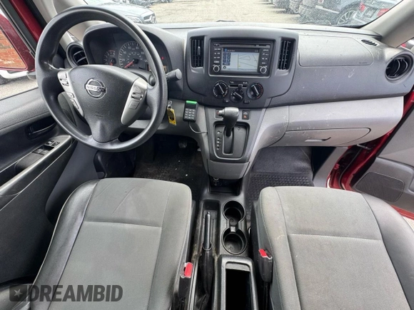 2018 Nissan NV200 SV z VIN 3N6CM0KN1JK70221, wystawiony jako Copart lot #57728825 z przebiegiem 177 867 mil mil oraz Tytuł czysty. Historia ofert i sprzedaży dostępna na DreamBid. Obrazek 9.