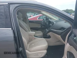 2017 Lincoln MKC Reserve с VIN 5LMCJ3D97HUL24869, выставлен на аукционе IAAI как лот 42561431 с пробегом 93 836 миль миль и . История ставок и продаж доступна на DreamBid. Изображение 5.