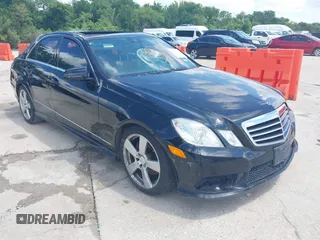 2011 Mercedes-Benz E 350 Luxury z VIN WDDHF8HB1BA445713, wystawiony jako IAAI lot #42233230 z przebiegiem 171 807 mil mil oraz . Historia ofert i sprzedaży dostępna na DreamBid. Obrazek 1.