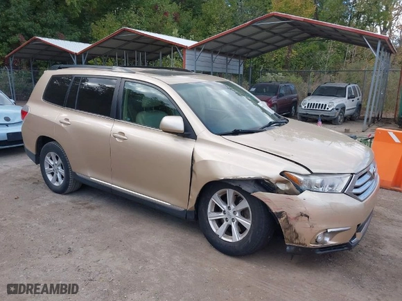2011 Toyota Highlander with VIN 5TDBK3EH0BS057639, listed as a IAAI auction lot 40617496 with 94,093 mi miles. Bid and sale history available at carsss.com. Image 1.