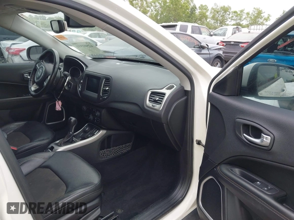 2018 Jeep Compass Latitude с VIN 3C4NJDBB4JT453583, выставлен на аукционе IAAI как лот 42501931 с пробегом 57 094 миль миль и . История ставок и продаж доступна на DreamBid. Изображение 5.