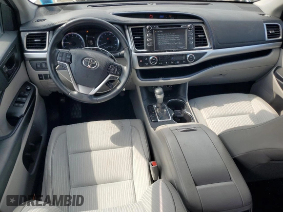 2019 Toyota Highlander LE with VIN 5TDBZRFH3KS975866, listed as a Copart auction lot 60226695 with 68,113 mi miles and Salvage title. Bid and sale history available at DreamBid. Image 8.