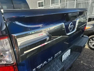 2016 Nissan Titan Platinum Reserve z VIN 1N6BA1F47GN502505, wystawiony jako IAAI lot #42520972 z przebiegiem 104 949 mil mil oraz . Historia ofert i sprzedaży dostępna na DreamBid. Obrazek 3.