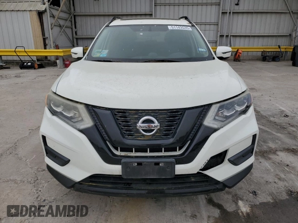 2017 Nissan Rogue SV z VIN 5N1AT2MT8HC772487, wystawiony jako Copart lot #51143535 z przebiegiem 149 637 mil mil oraz Szkody całkowita. Historia ofert i sprzedaży dostępna na DreamBid. Obrazek 5.
