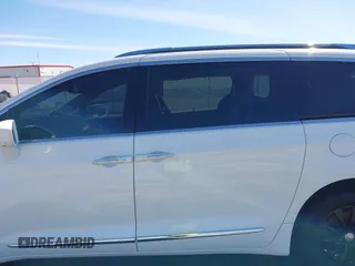 2018 Chrysler Pacifica Touring L Plus z VIN 2C4RC1EG3JR354886, wystawiony jako IAAI lot #41848820 z przebiegiem 109 185 mil mil oraz . Historia ofert i sprzedaży dostępna na DreamBid. Obrazek 15.