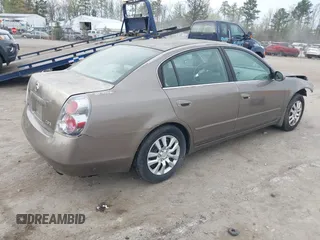 2005 Nissan Altima 2.5 S with VIN 1N4AL11D05N419727, listed as a IAAI auction lot 41950977 with 172,485 mi miles. Bid and sale history available at carsss.com. Image 4.