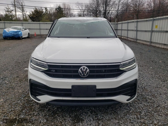 2022 Volkswagen Tiguan SE R-Line Black with VIN 3VVCB7AX0NM105283, listed as a Copart auction lot 49964315 with 41,317 mi miles and Salvage Title. Bid and sale history available at carsss.com. Image 5.