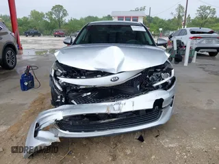 2018 Kia Optima LX z VIN 5XXGT4L3XJG231457, wystawiony jako IAAI lot #42255585 z przebiegiem 75 877 mil mil oraz . Historia ofert i sprzedaży dostępna na DreamBid. Obrazek 6.