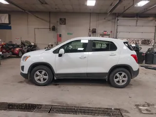 2016 Chevrolet Trax LS with VIN 3GNCJNSB2GL279607, listed as a IAAI auction lot 41421621 with 51,581 mi miles. Bid and sale history available at carsss.com. Image 14.