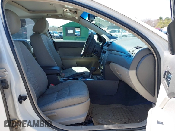 2011 Ford Fusion SE with VIN 3FAHP0HA1BR124685, listed as a IAAI auction lot 41943071 with 279,204 mi miles. Bid and sale history available at carsss.com. Image 5.
