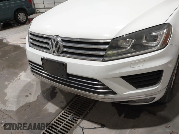 2016 Volkswagen Touareg Sport с VIN WVGEF9BP2GD010630, выставлен на аукционе IAAI как лот 41837326 с пробегом 178 640 миль миль и . История ставок и продаж доступна на DreamBid. Изображение 6.