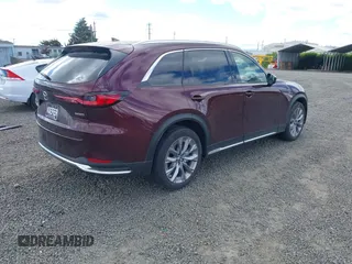 2024 Mazda CX-90 Premium z VIN JM3KKDHD0R1108232, wystawiony jako IAAI lot #42224398 z przebiegiem 3 934 mil mil oraz . Historia ofert i sprzedaży dostępna na DreamBid. Obrazek 4.