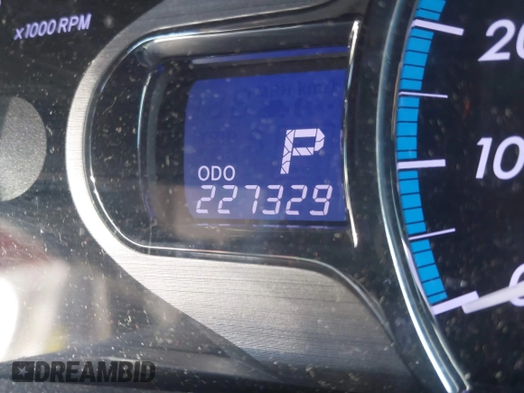 2011 Toyota Sienna XLE AAS z VIN 5TDYK3DC9BS133603, wystawiony jako IAAI lot #42218111 z przebiegiem 227 329 mil mil oraz . Historia ofert i sprzedaży dostępna na DreamBid. Obrazek 15.