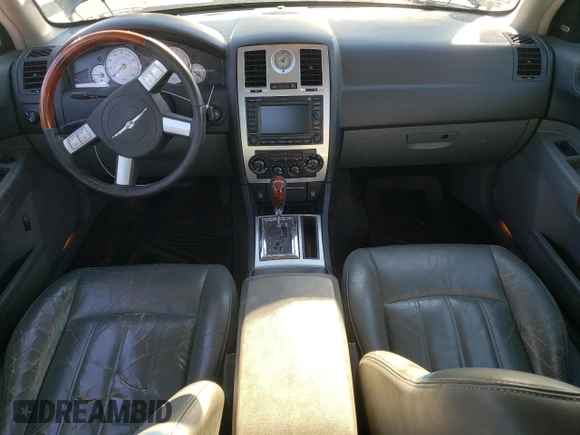 2005 Chrysler 300 300C AWD z VIN 2C3AK63H65H671814, wystawiony jako Copart lot #82867974 z przebiegiem 153 186 mil mil oraz Nie do naprawy. Historia ofert i sprzedaży dostępna na DreamBid. Obrazek 8.