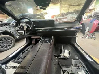 2023 BMW 7 Series 760i xDrive z VIN WBA33EJ02PCN27706, wystawiony jako Copart lot #44884564 z przebiegiem Nie podano mil oraz . Historia ofert i sprzedaży dostępna na DreamBid. Obrazek 9.