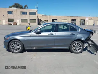 2017 Mercedes-Benz C 300 с VIN 55SWF4JB8HU233507, выставлен на аукционе IAAI как лот 42338262 с пробегом 29 002 миль миль и . История ставок и продаж доступна на DreamBid. Изображение 14.