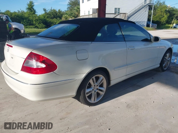 2007 Mercedes-Benz CLK 350 z VIN WDBTK56F17F221421, wystawiony jako IAAI lot #42605744 z przebiegiem 94 229 mil mil oraz . Historia ofert i sprzedaży dostępna na DreamBid. Obrazek 4.