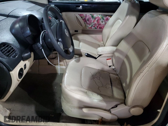 2004 Volkswagen Beetle GL with VIN 3VWBM31Y24M345131, listed as a Copart auction lot 81321274 with 175,090 mi miles and Clean Title. Bid and sale history available at DreamBid. Image 7.