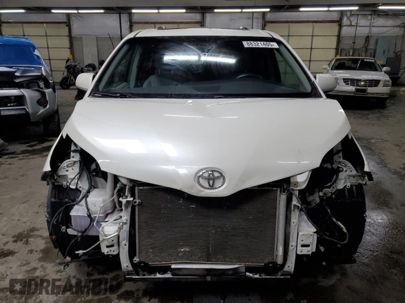 2017 Toyota Sienna with VIN 5TDDZ3DC3HS167720, listed as a Copart auction lot 88321405 with 86,392 mi miles and Salvage Title. Bid and sale history available at DreamBid. Image 5.