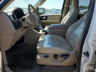 2003 Ford Expedition Special Service z VIN 1FMPU16L53LA07129, wystawiony jako Copart lot #55365635 z przebiegiem 210 660 mil mil oraz Czysty tytuł • Clean title. Historia ofert i sprzedaży dostępna na DreamBid. Obrazek 7.