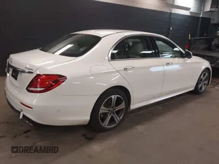 2019 Mercedes-Benz E 300 z VIN WDDZF4KB0KA595852, wystawiony jako IAAI lot #42060124 z przebiegiem 106 084 mil mil oraz . Historia ofert i sprzedaży dostępna na DreamBid. Obrazek 4.