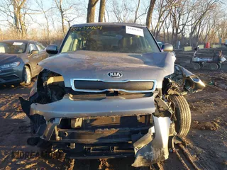 2016 Kia Soul with VIN KNDJN2A21G7283589, listed as a IAAI auction lot 41439464 with 135,000 mi miles. Bid and sale history available at carsss.com. Image 13.