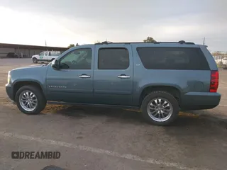 2008 Chevrolet Suburban LTZ with VIN 3GNFK16308G140995, listed as a IAAI auction lot 41720903 with 260,001 mi miles. Bid and sale history available at carsss.com. Image 15.