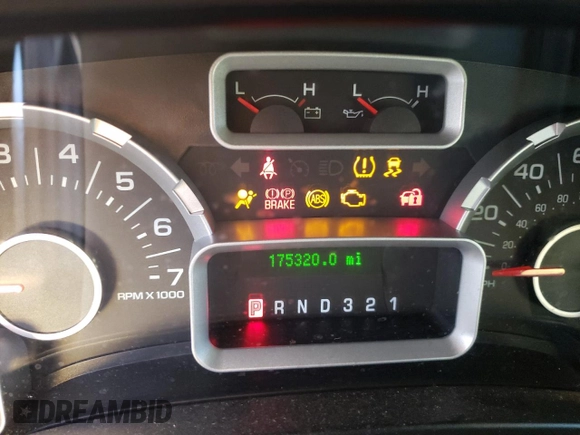2011 Ford Expedition XL z VIN 1FMJU1G53BEF21649, wystawiony jako Copart lot #84542364 z przebiegiem 175 320 mil mil oraz Szkoda całkowita • Salvage title. Historia ofert i sprzedaży dostępna na DreamBid. Obrazek 9.