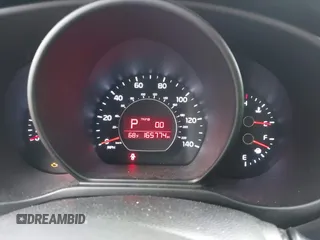 2016 Kia Soul + z VIN KNDJP3A57G7310952, wystawiony jako IAAI lot #42383847 z przebiegiem 165 774 mil mil oraz . Historia ofert i sprzedaży dostępna na DreamBid. Obrazek 7.