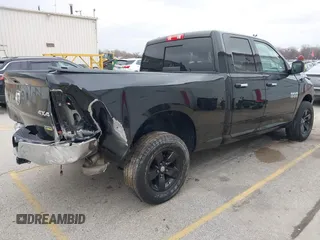 2017 Ram 1500 SLT z VIN 1C6RR7GG7HS704583, wystawiony jako IAAI lot #41080645 z przebiegiem 100 965 mil mil oraz . Historia ofert i sprzedaży dostępna na DreamBid. Obrazek 4.
