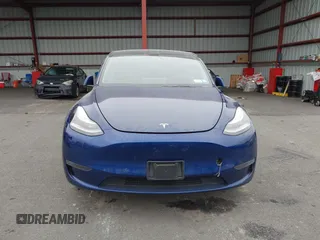 2021 Tesla Model Y Long Range with VIN 5YJYGDEE9MF071120, listed as a IAAI auction lot 40870088 with 73,438 mi miles and . Bid and sale history available at carsss.com. Image 13.