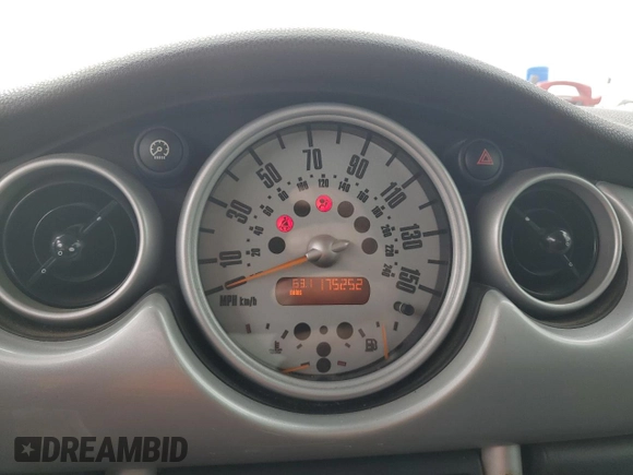 2002 MINI Hardtop with VIN WMWRC33472TC38332, listed as a Copart auction lot 86507464 with 175,252 mi miles and Salvage Title. Bid and sale history available at DreamBid. Image 9.
