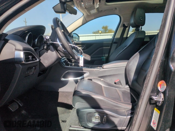 2019 Jaguar F-Pace 25t Prestige z VIN SADCK2FX8KA397627, wystawiony jako Copart lot #52366445 z przebiegiem 101 727 mil mil oraz Szkoda całkowita • Salvage title. Historia ofert i sprzedaży dostępna na DreamBid. Obrazek 7.
