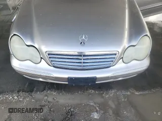 2003 Mercedes-Benz C 240 z VIN WDBRF81J53F428061, wystawiony jako Copart lot #76606014 z przebiegiem Nie podano mil oraz Nie do naprawy • Non repairable. Historia ofert i sprzedaży dostępna na DreamBid. Obrazek 11.