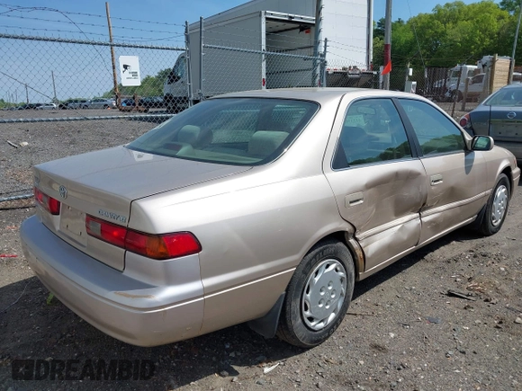 1997 Toyota Camry LE z VIN 4T1BG22K3VU808174, wystawiony jako IAAI lot #42237077 z przebiegiem 100 049 mil mil oraz . Historia ofert i sprzedaży dostępna na DreamBid. Obrazek 4.