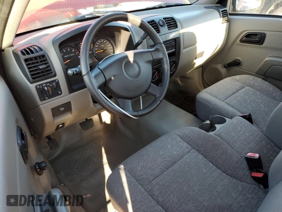 2006 Chevrolet Colorado Work Truck z VIN 1GCCS148X68229695, wystawiony jako Copart lot #83251174 z przebiegiem 80 326 mil mil oraz Czysty tytuł • Clean title. Historia ofert i sprzedaży dostępna na DreamBid. Obrazek 8.