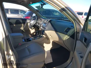 2013 Toyota Highlander with VIN 5TDZK3EH0DS107053, listed as a IAAI auction lot 41679784 with 136,100 mi miles. Bid and sale history available at carsss.com. Image 5.