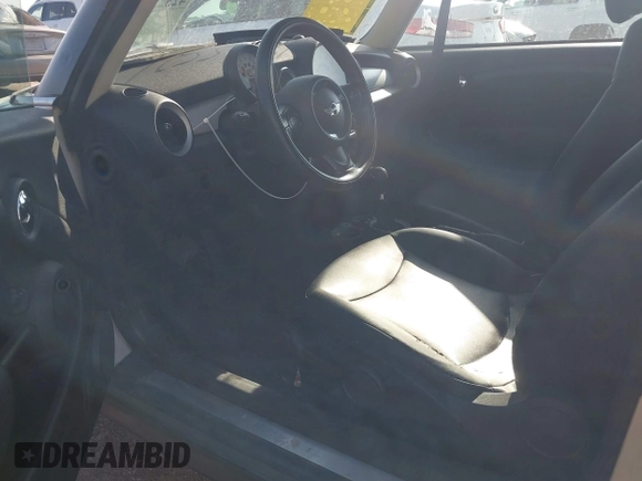 2013 MINI Hardtop with VIN WMWSU3C56DT681952, listed as a IAAI auction lot 42325521 with 124,405 mi miles and . Bid and sale history available at DreamBid. Image 5.