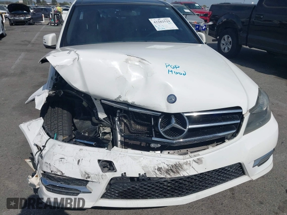 2014 Mercedes-Benz C 250 Sport z VIN WDDGF4HB0EG162208, wystawiony jako IAAI lot #42282529 z przebiegiem 91 399 mil mil oraz . Historia ofert i sprzedaży dostępna na DreamBid. Obrazek 6.