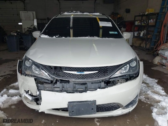 2017 Chrysler Pacifica Touring-L with VIN 2C4RC1BG2HR613690, listed as a IAAI auction lot 41545280 with NaN miles. Bid and sale history available at carsss.com. Image 12.