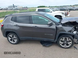 2017 Jeep Compass Limited z VIN 3C4NJDCB3HT680126, wystawiony jako IAAI lot #42556868 z przebiegiem 88 369 mil mil oraz . Historia ofert i sprzedaży dostępna na DreamBid. Obrazek 13.