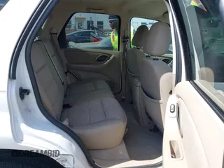 2005 Ford Escape XLT with VIN 1FMYU93125DA22612, listed as a IAAI auction lot 41971728 with 192,461 mi miles. Bid and sale history available at carsss.com. Image 8.