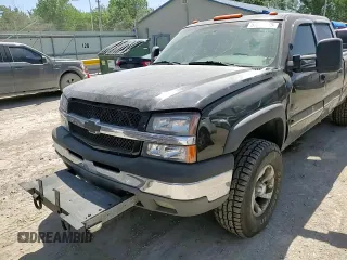 2003 Chevrolet Silverado 1500HD LS z VIN 1GCGC13U33F194292, wystawiony jako Copart lot #57865835 z przebiegiem 237 989 mil mil oraz Szkoda całkowita • Salvage title. Historia ofert i sprzedaży dostępna na DreamBid. Obrazek 13.