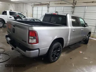 2021 Ram 1500 Big Horn z VIN 1C6SRFFT2MN598580, wystawiony jako Copart lot #52394285 z przebiegiem 34 468 mil mil oraz Szkoda całkowita • Salvage title. Historia ofert i sprzedaży dostępna na DreamBid. Obrazek 3.