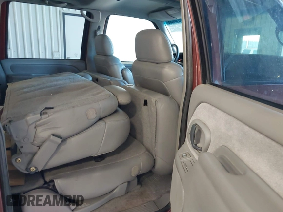 1999 Chevrolet Suburban z VIN 3GNFK16R4XG109638, wystawiony jako IAAI lot #42505642 z przebiegiem 274 795 mil mil oraz . Historia ofert i sprzedaży dostępna na DreamBid. Obrazek 8.