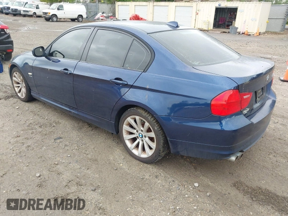 2011 BMW 3 Series 328i xDrive z VIN WBAPK5G51BNN29628, wystawiony jako IAAI lot #42245328 z przebiegiem 177 218 mil mil oraz . Historia ofert i sprzedaży dostępna na DreamBid. Obrazek 3.