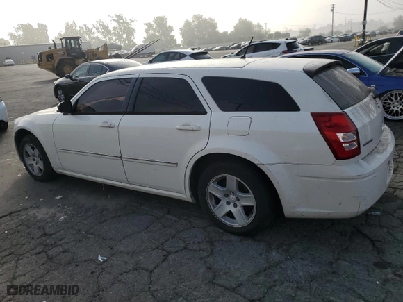 2008 Dodge Magnum with VIN 2D4FV47T18H147683, listed as a Copart auction lot 70152484 with 142,894 mi miles and Clean Title. Bid and sale history available at carsss.com. Image 2.