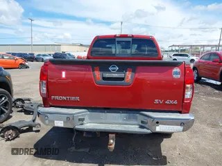 2013 Nissan Frontier SV z VIN 1N6AD0CW6DN726685, wystawiony jako IAAI lot #42224267 z przebiegiem 120 914 mil mil oraz . Historia ofert i sprzedaży dostępna na DreamBid. Obrazek 16.