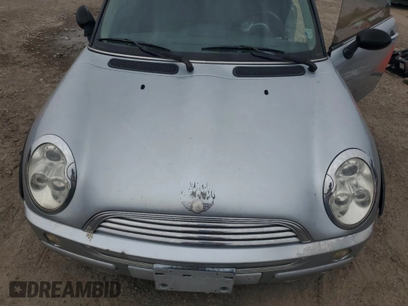 2004 MINI Hardtop with VIN WMWRC33424TJ63121, listed as a Copart auction lot 45724105 with 215,449 mi miles and Salvage Title. Bid and sale history available at DreamBid. Image 12.